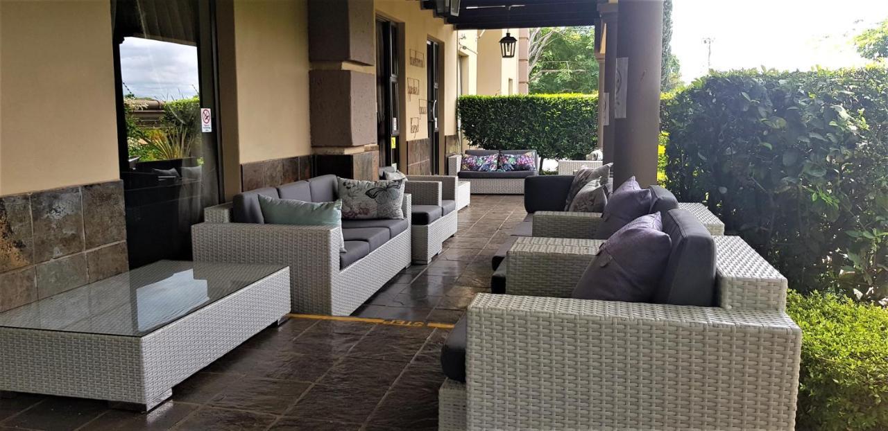Constantia Manor Guest House Pretoria-Noord Exterior foto