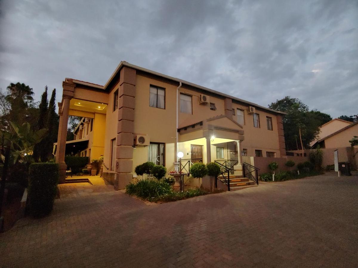 Constantia Manor Guest House Pretoria-Noord Exterior foto
